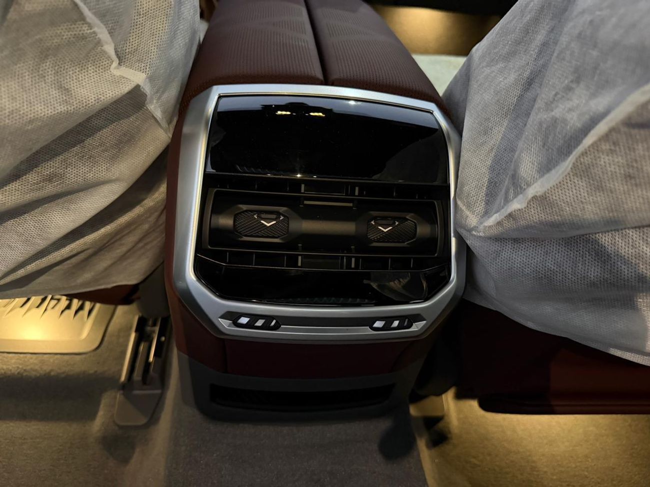 BMW 760i XDRIVE AUTOMATIC TRANSMISSION ( FOR RE EXPORT OUTSIDE GCC COUNTRIES )