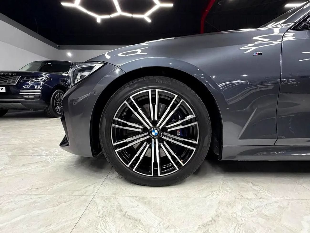 BMW 330i Exclusive 2.0L (255 HP)