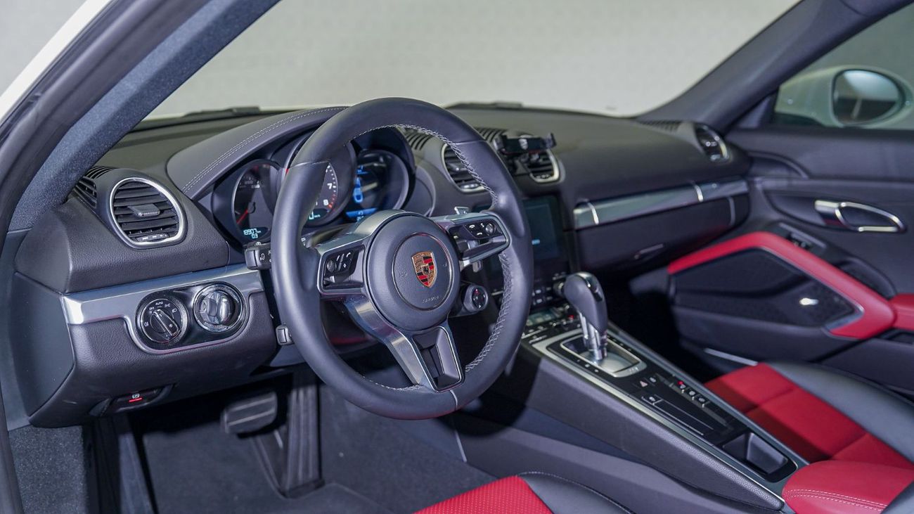 بورش كايمان 718 Std 2.0L A/T | AED 4,913 PM | Warranty August 2026 | GCC