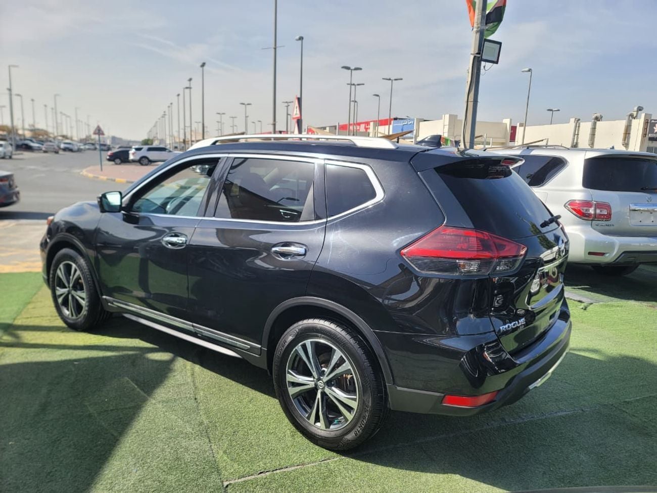 نيسان إكس تريل S 2.5L FWD (5 Seater)