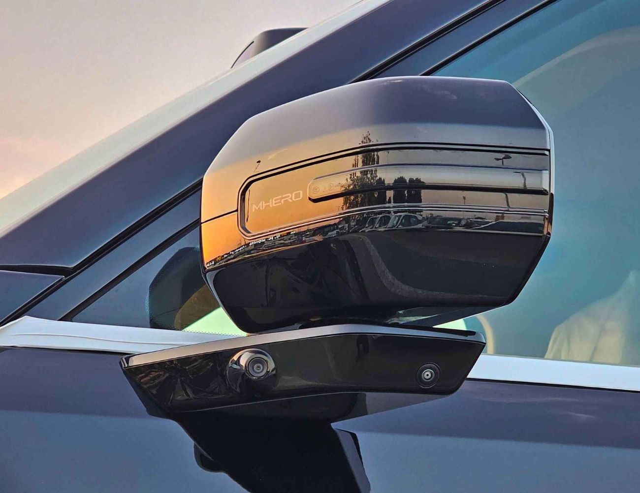 Dongfeng M Hero M817 HYBRID / 1.5L TURBO CHARGED PETROL /  LARGE DISPLAY 15.6" TOUCHSCREEN / PANORAMIC ROOF (CODE#MH817H)