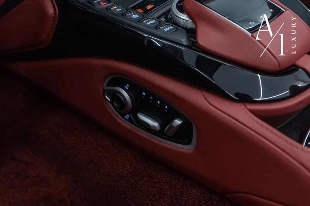 أستون مارتن فانتيج 2022 Aston Martin Vantage Roadster V8, Fully Loaded, Service Contract, GCC Spec