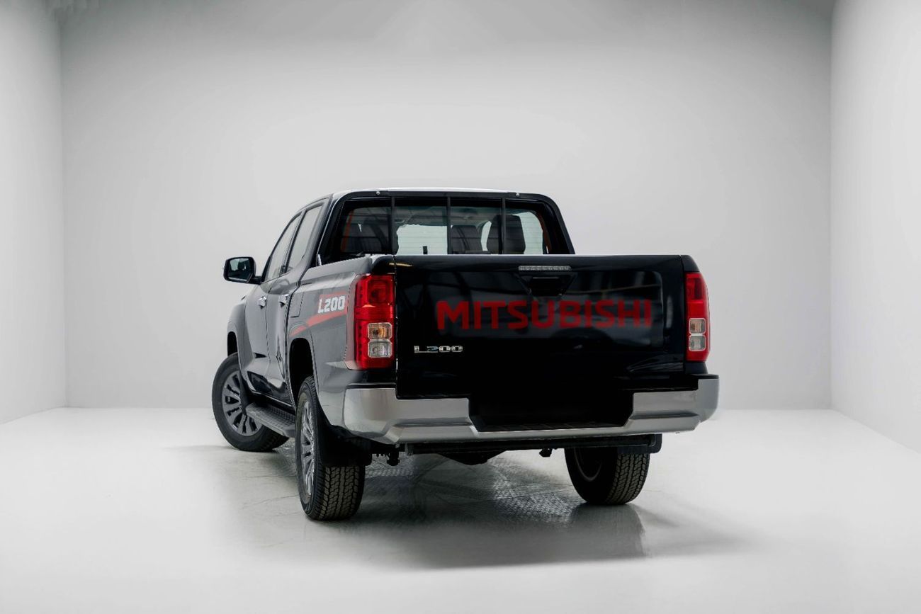 ميتسوبيشي L200 GLS 2.4L - Manual - Black Inside Black | Export Only
