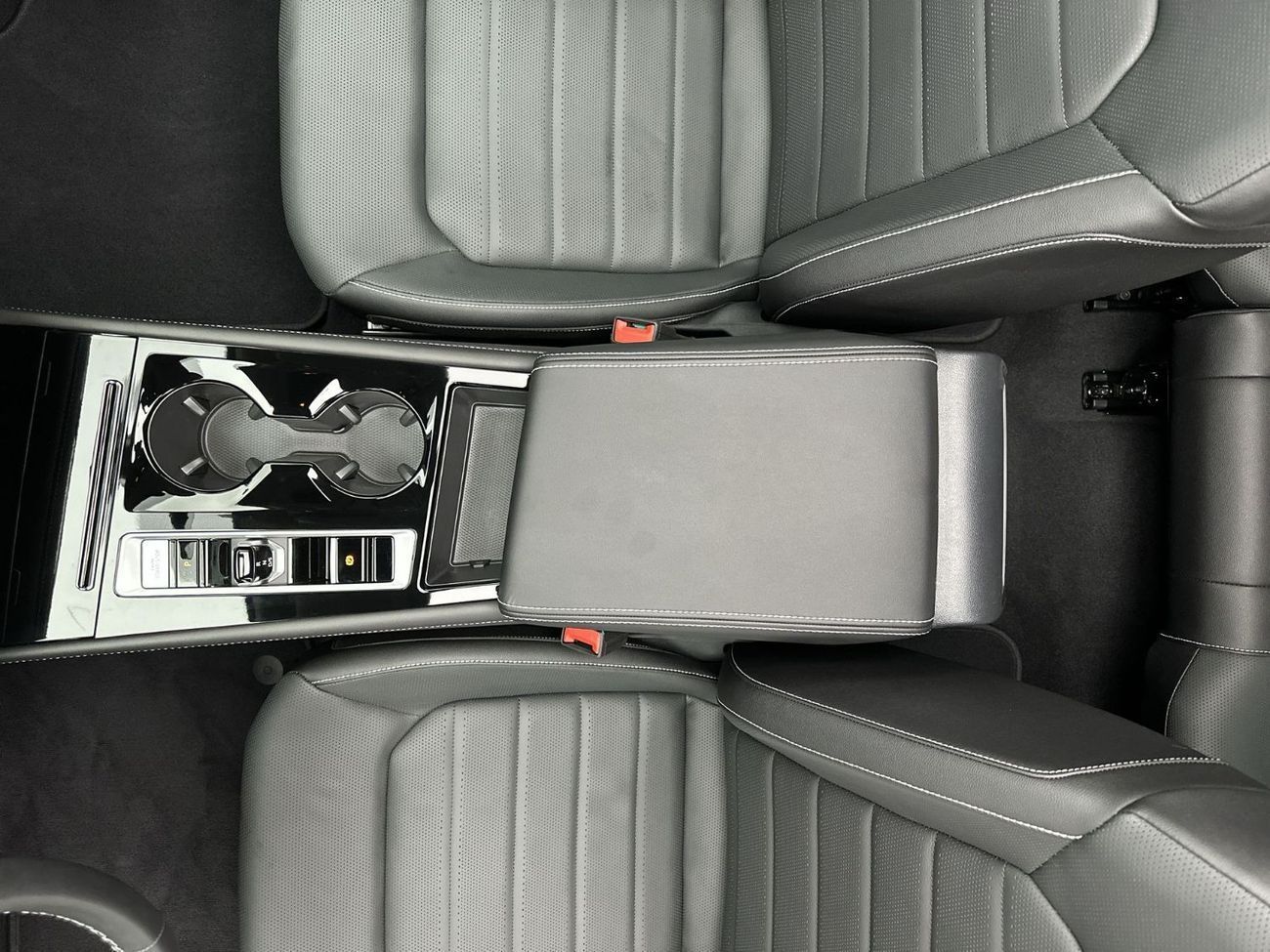 Volkswagen Teramont Comfortline 3.6L Comfortline 2.0 (Ref#53632) - 34,100 AED SAVINGS from New Car