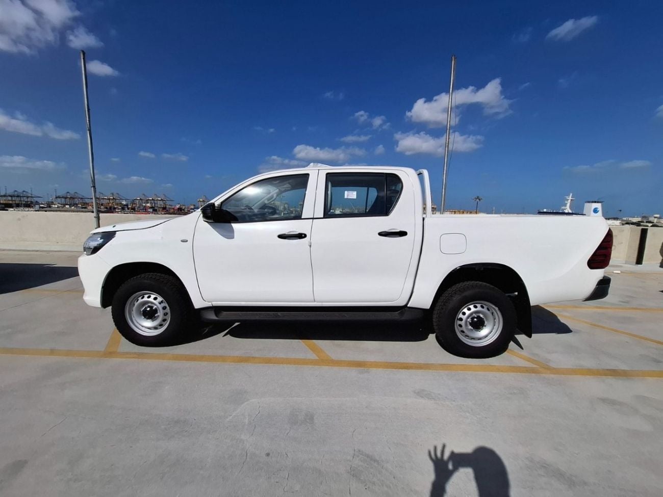 Toyota Hilux DLX Diesel 4WD Double Cab PWR Basic Diesel 2.4L * Export for Africa*