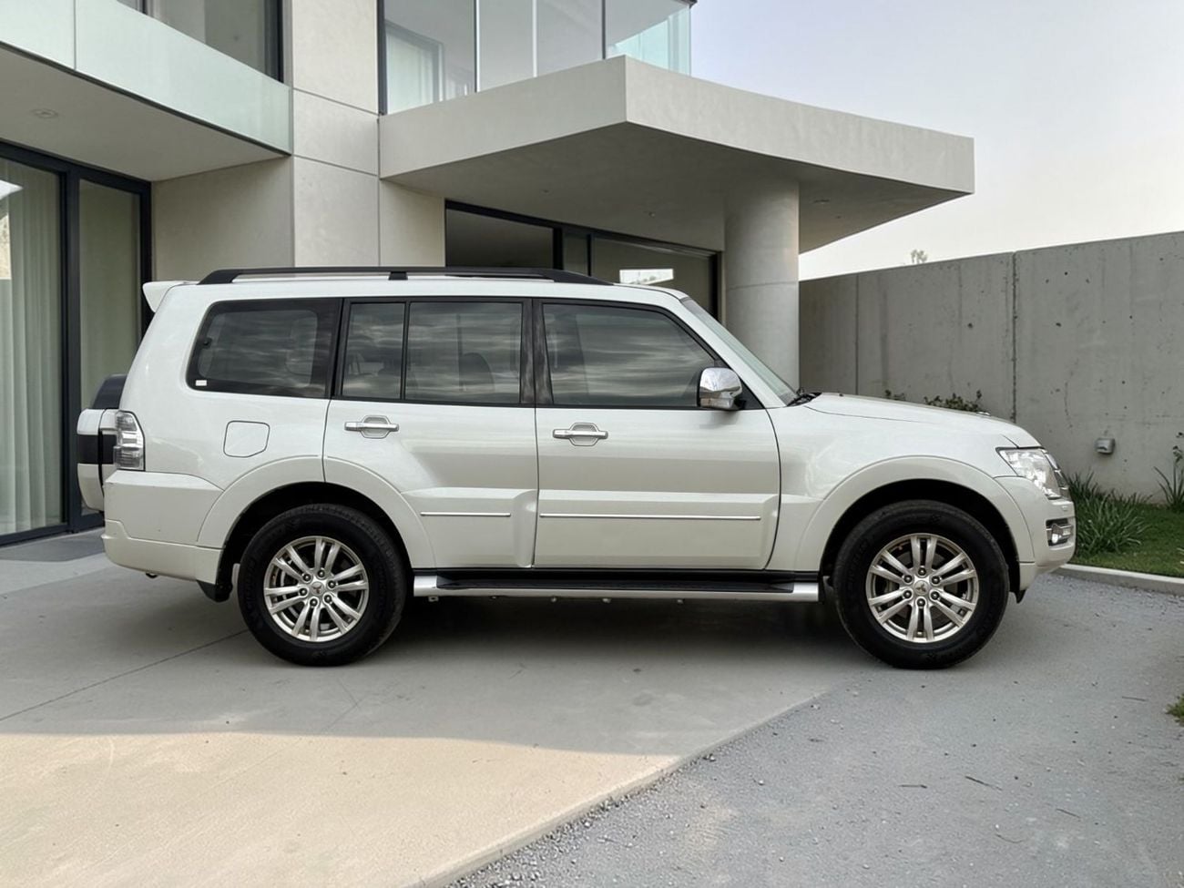 Mitsubishi Pajero GLS Top 3.5L AED 1,710 P.M | 0% DOWN PAYMENT | MITSUBISHI PAJERO V6 – 3.8L | 2018 | GCC SPECS | ORIG