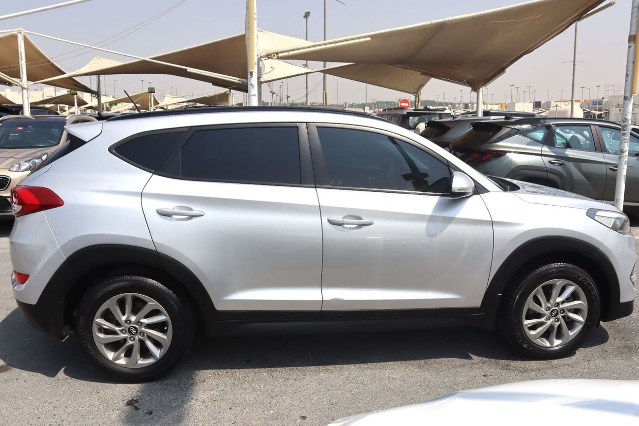 هيونداي توسون هيونداى توسان - 2016 - دفع رباعي - خليجي - بحالة ممتازة - محرك 2400 - السعر 33000 - كم 170000
