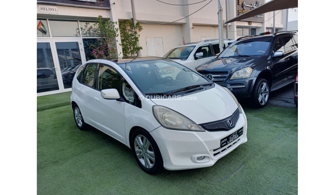 Honda Jazz Gulf model 2014 hatchback, panoramic, cruise control, alloy wheels, excellent condition