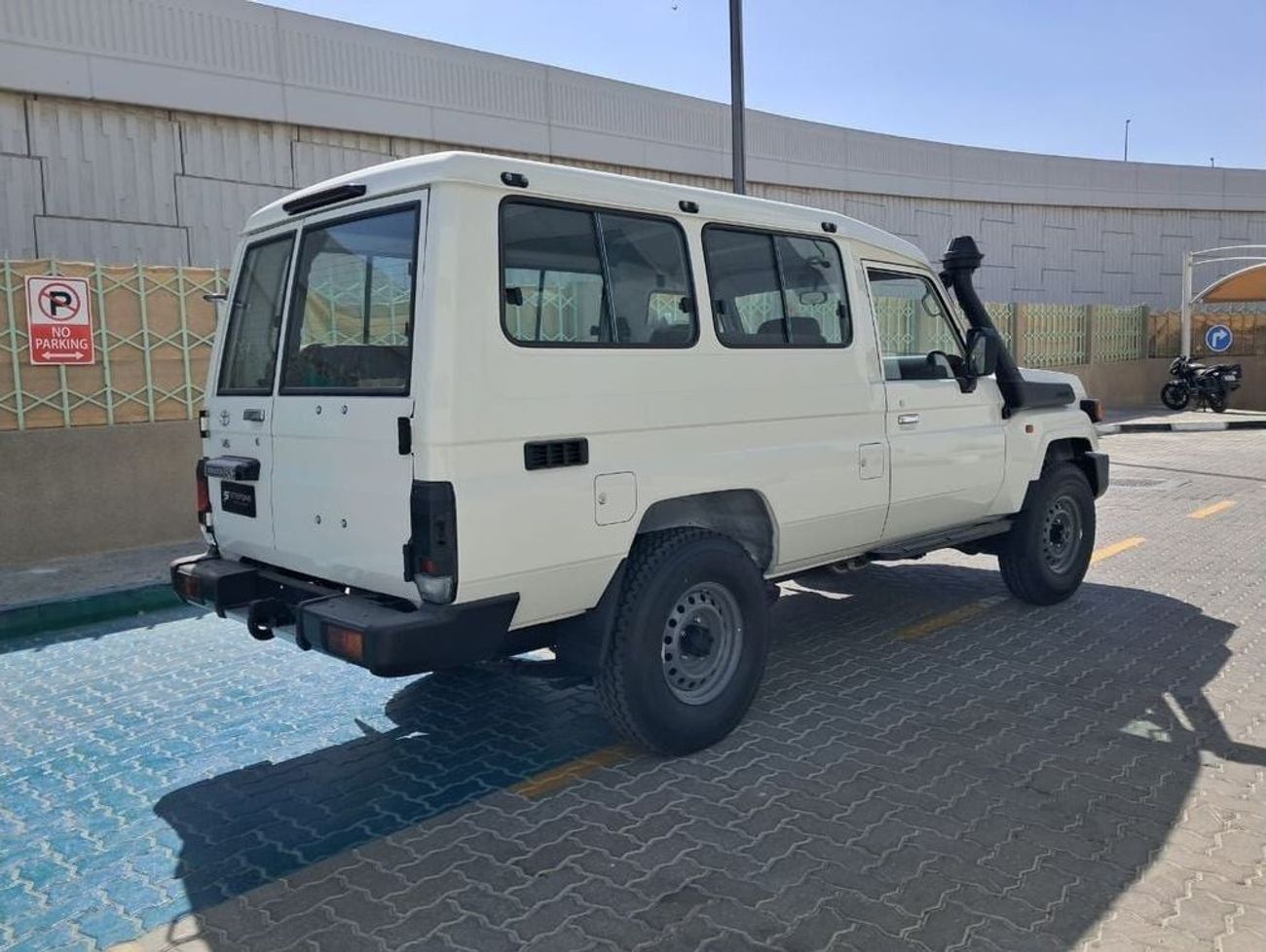 تويوتا لاند كروزر 70 LC78 4.0L STD E1 AT 2025 YM