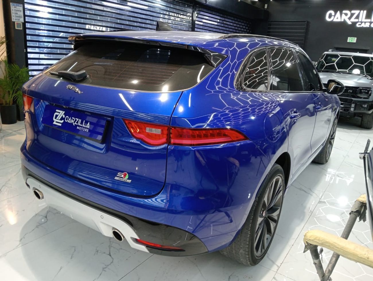 Jaguar F Pace R-Dynamic S 3.0L Jaguar F-Pace S R-Dynamic 2017 AWD | GCC Specs | Perfect Condition