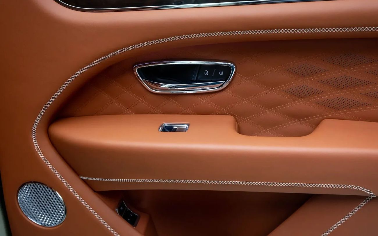 Bentley Bentayga Azure 4.0T - GCC Spec - With Warranty and Service contract ( Al Habtoor )