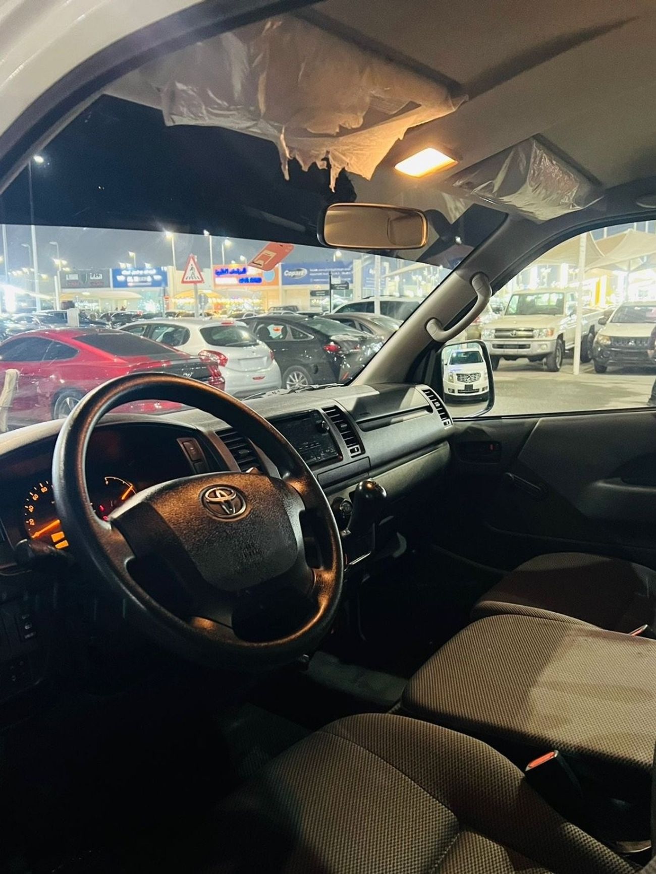 Toyota Hiace Commuter Standard