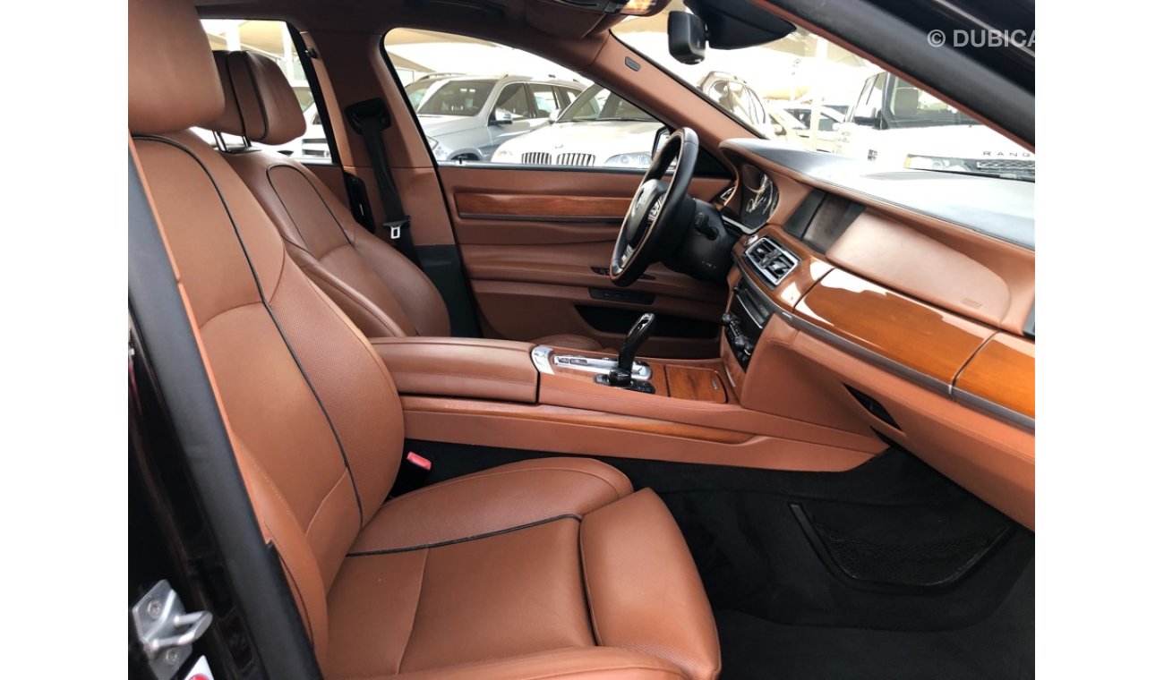 BMW 760Li Li 2012 GCC CAR prefect condition full option low mileage sun roof leather seats