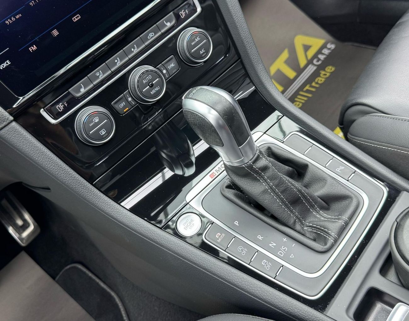 Volkswagen Golf R Base 2.0T 2019 Volkswagen Golf R, Warranty, Full Volkswagen Service History, Excellent Condition, GC