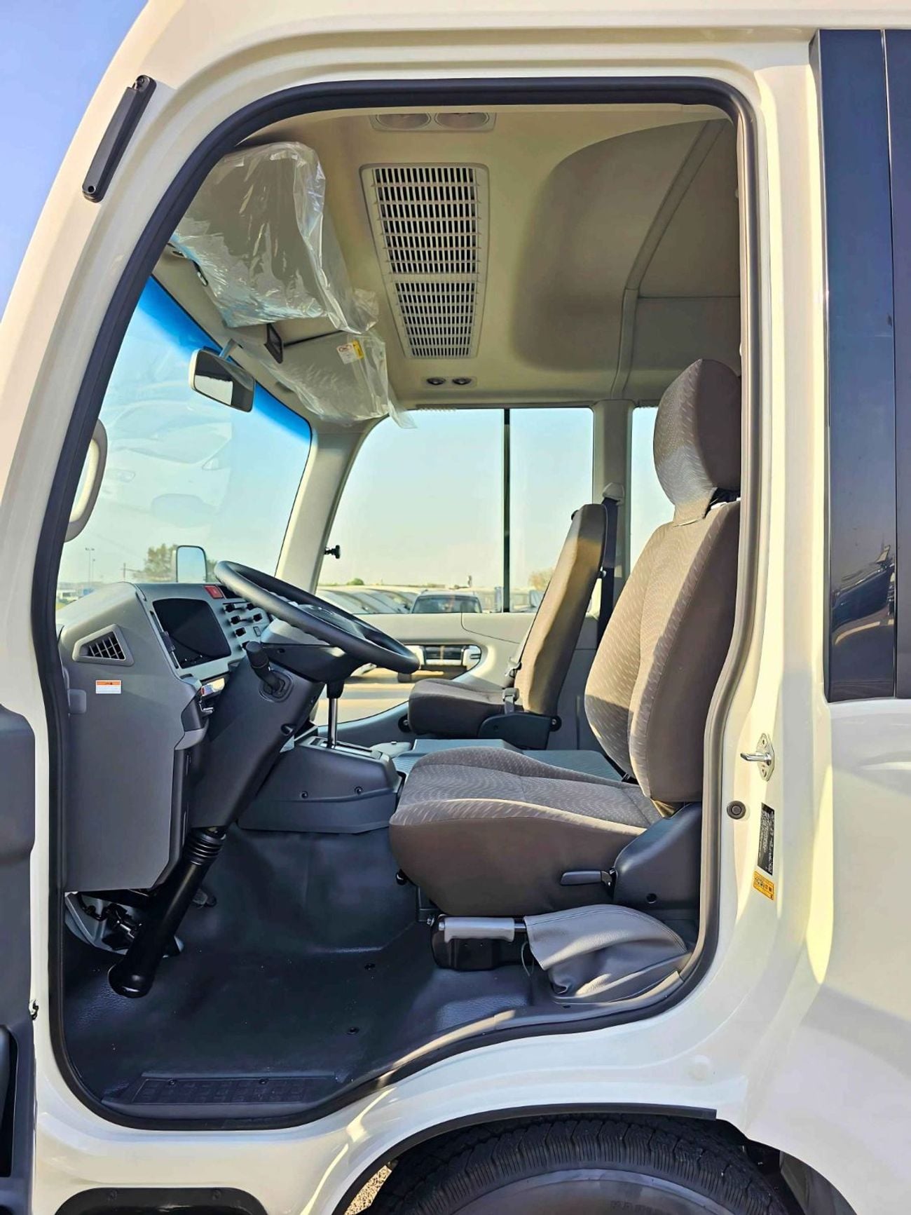 تويوتا كوستر 23 SEATER / 2.8L DIESEL A/T / AUTO DOOR/ HLF LUGGAGE RACK / PWR WINDOWS (CODE#COD28B)