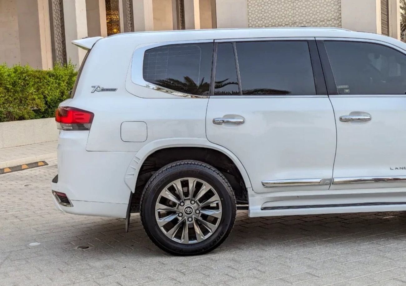 Toyota Land Cruiser 2015 FACELIFTED 2025 WITH INTERIOR AND EXTERIOR V8 FULL OPTION IN EXCELLENT CONDITION