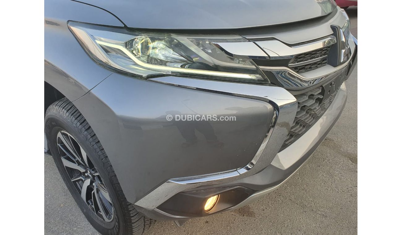 Mitsubishi Pajero DIESEL 2.4 L RIGHT HAND DRIVE FULL OPTIONS