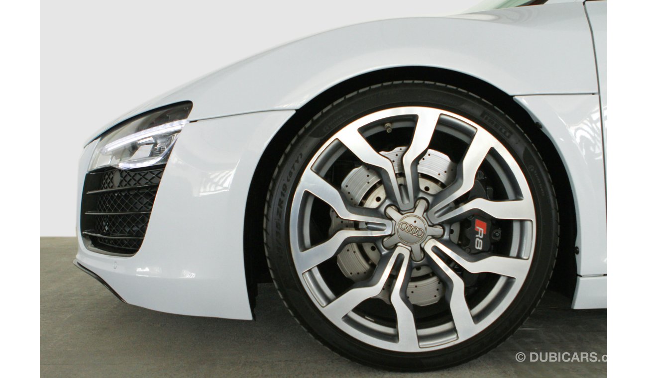 أودي R8 2014  5.2 V-10 (Immaculate, 525bhp, S-Tronic)