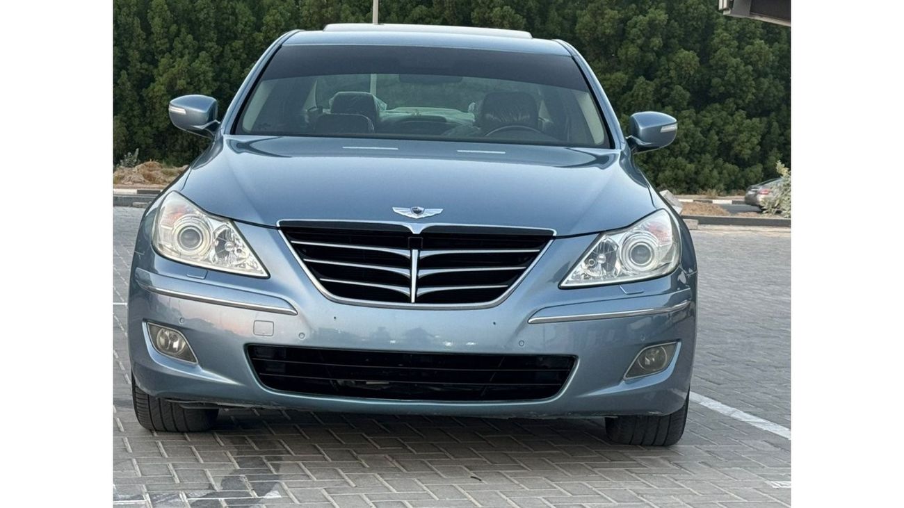 هيونداي جينيسس بحالة ممتازة من الداخل و الخارج