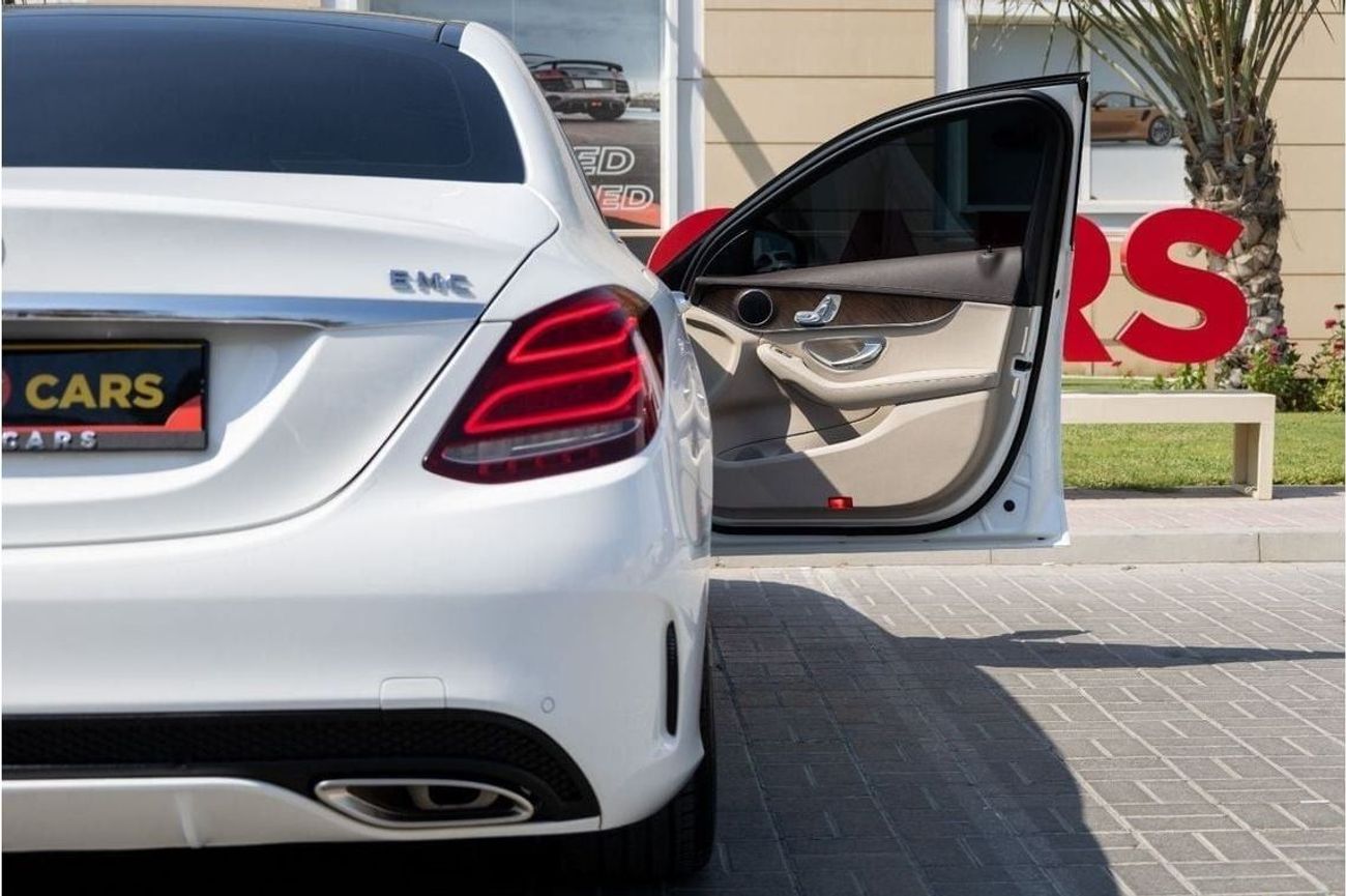 Mercedes-Benz C 200 Mercedes-Benz C200 AMG Pack 2017 GCC under Warranty with Flexible Down-Payment.