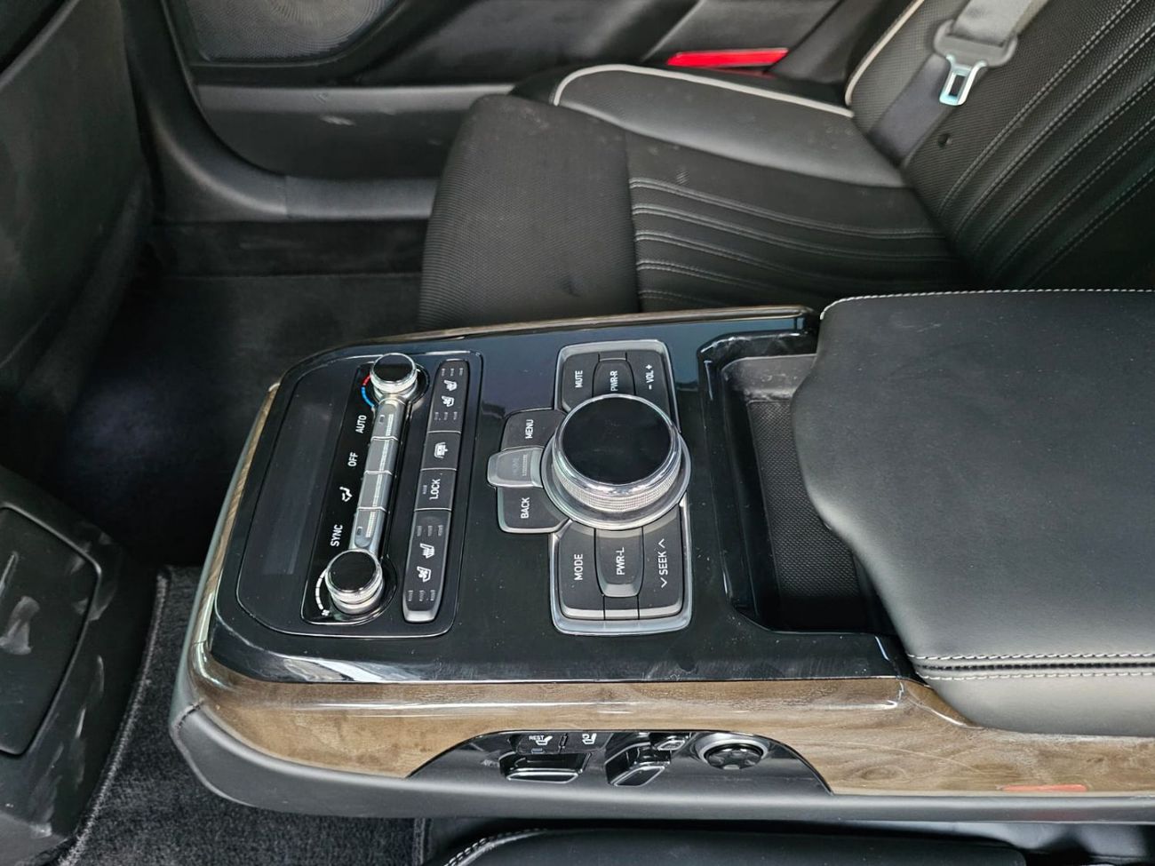 Genesis G90 Royal 5.0L (410 HP)