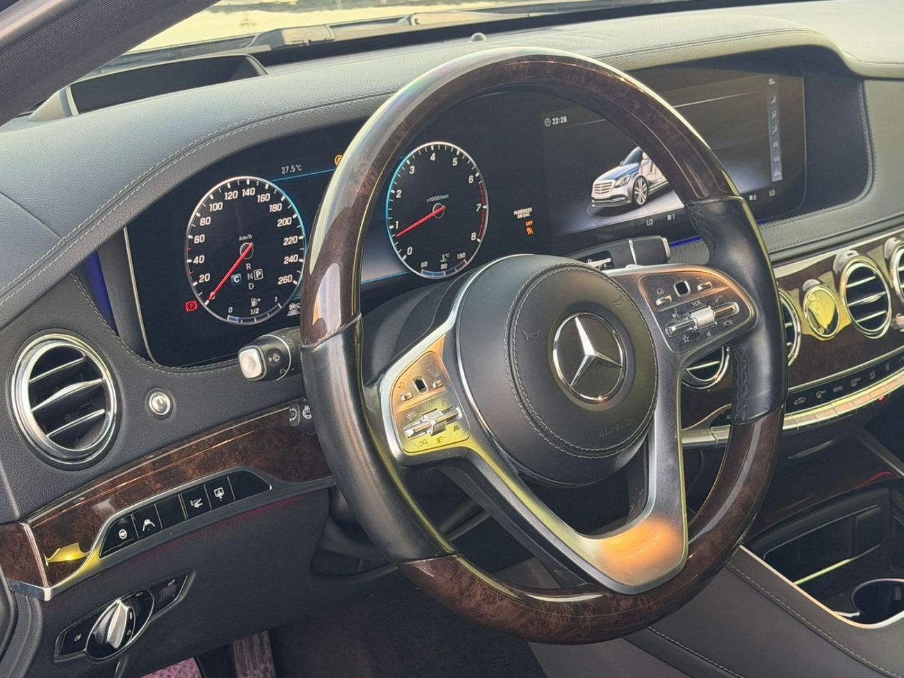 Mercedes-Benz S 560 Std 4.0L (469 HP)