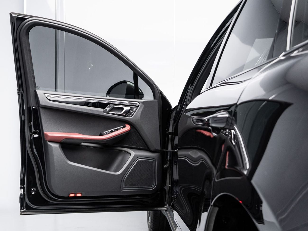 Porsche Macan T 2.0L (260 HP) 2023Porsche Macan T, 2.0L TC I4, 4WD, 261 bhp, 7 Speed Automatic