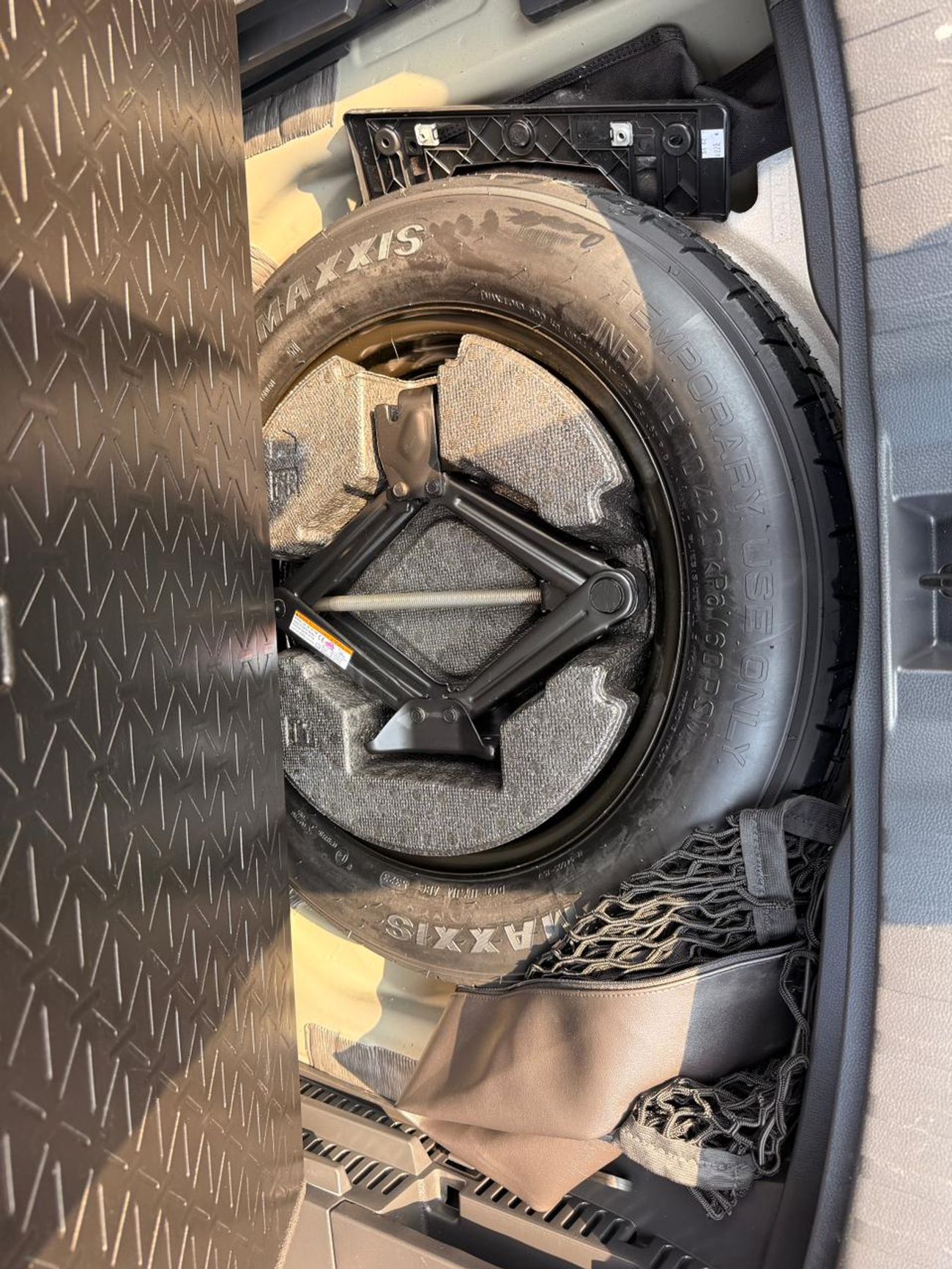 تويوتا راف ٤ XLE 2.5 L | Sunroof, push start 2024 model