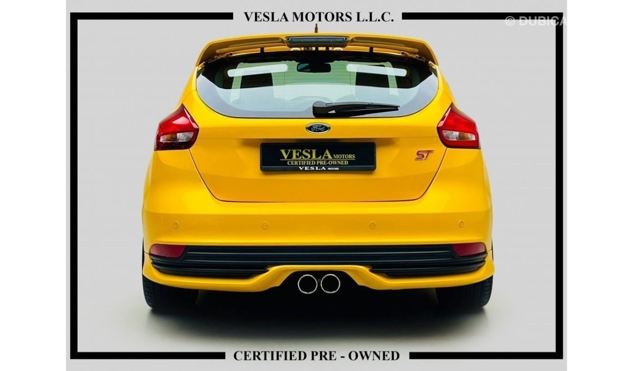 Ford Focus ST + SUNROOF + NAVIGATION + RECARO SEATS YELLOW TRIM / GCC / 2016 / UNLIMITED KMS WARRANTY / 899 DHS