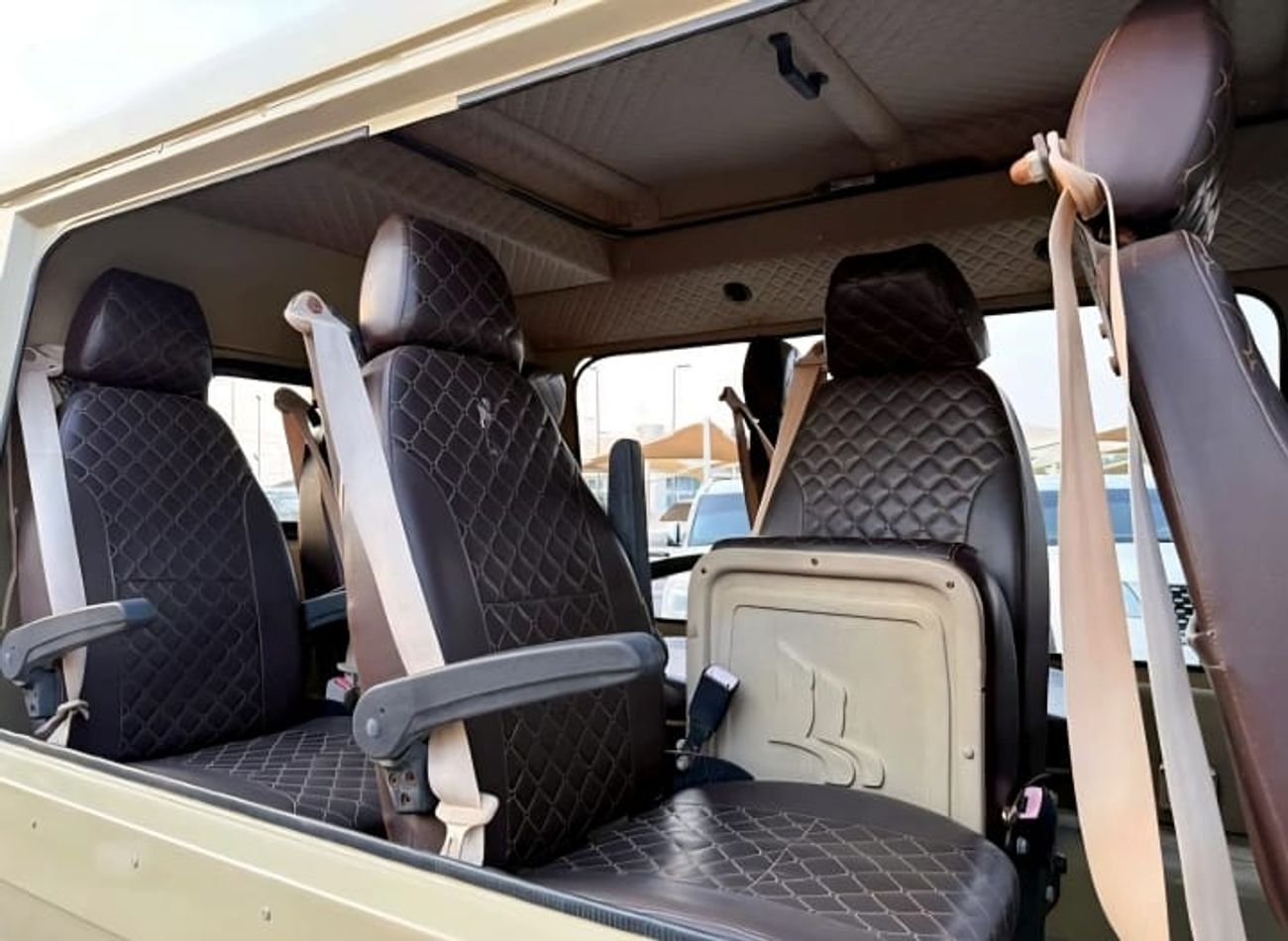 Toyota Land Cruiser 70 Std-4.0L-LHD-4WD-GCC specs-petrol-Manual-10 Seats-4 Doors