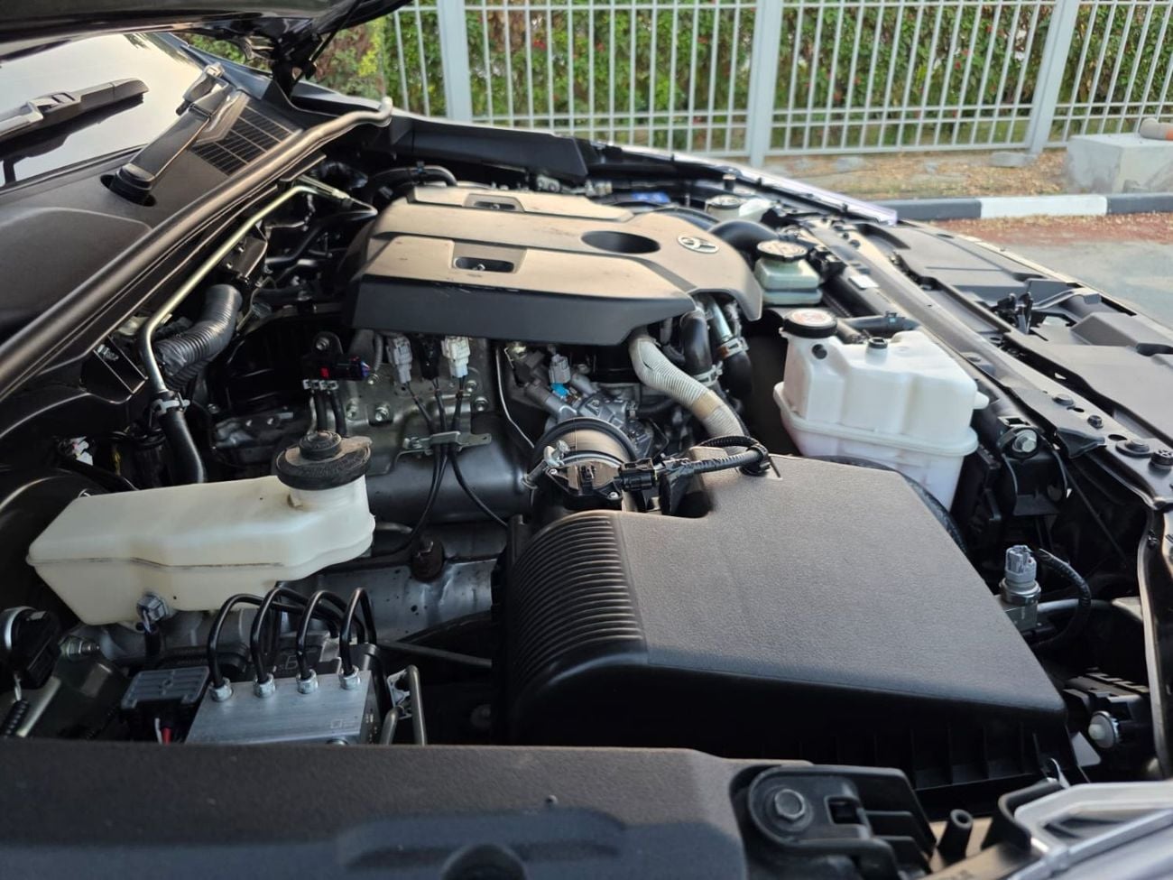 Toyota Hilux DOUBLE CABIN | RHD | 2.8 DIESEL ENGINE | 4WD | AT