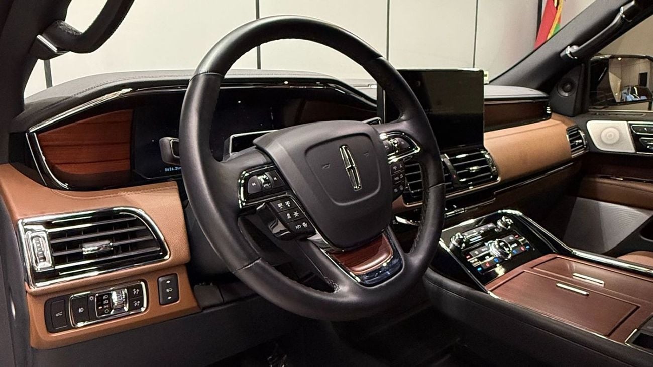 Lincoln Navigator Std 3.5L | GCC Specs | Warranty & Service Contract Until 2029 | Only 5,000 KM