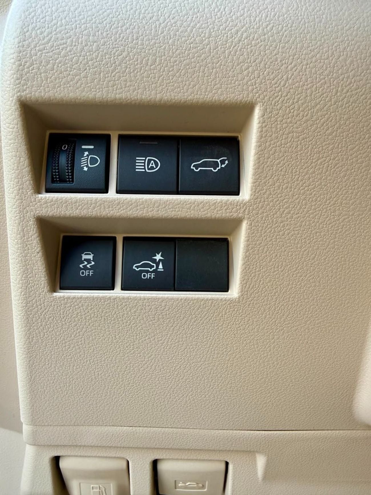 Toyota Land Cruiser 4.0L FULL GXR WITH RADAR