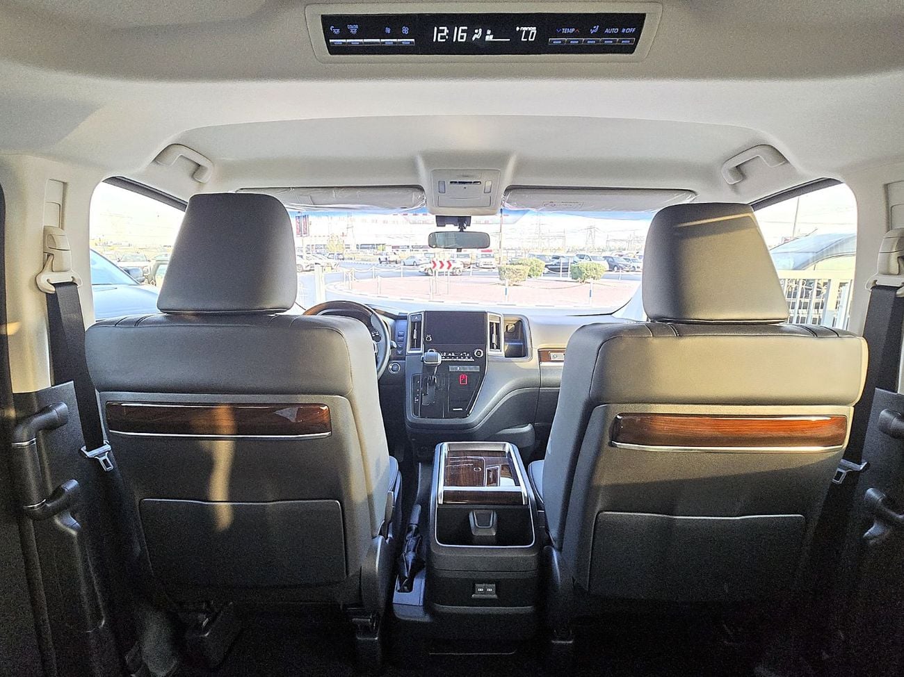 Toyota Granvia Premium 2.8l Toyota Granvia Premium 2.8l Diesel A/T RWD 6 Seats Black color 2025 Model