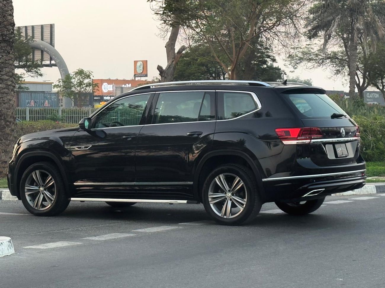 Volkswagen Teramont R-Line 3.6L VOLKSWAGEN TERAMONT 2019 GCC R LINE V6 FULL OPTIONS 7 SEATER WITH ONE YEAR DEALER WARRAN