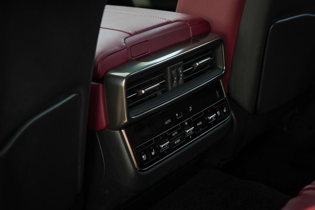 Lexus LX 600 SIGNATURE 2024!! LOW MILEAGE!! WARRANTY AND SERVICE CONTRACT FROM AL FUTTAIM