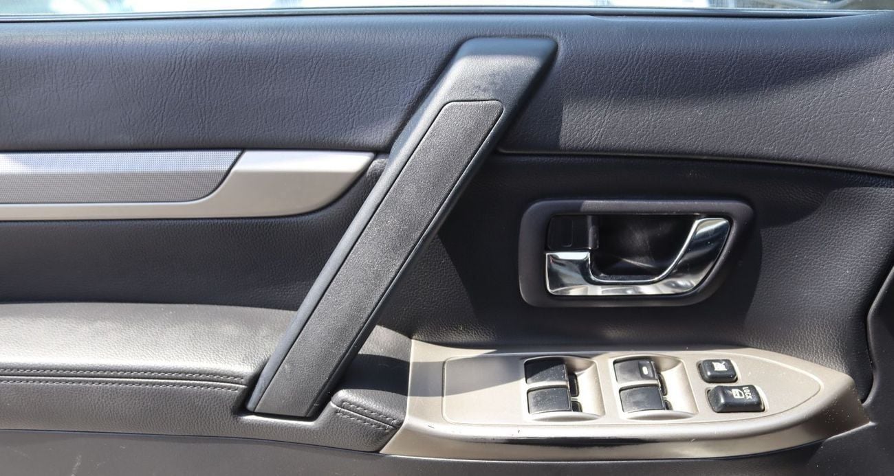 ميتسوبيشي باجيرو ميتسوبيشي باجيرو 2022 خليجى  بحالة ممتازة، مسافة 56,000 كم، بمحرك 3000 سى سى  6 سلندربسعر 67,000 دره