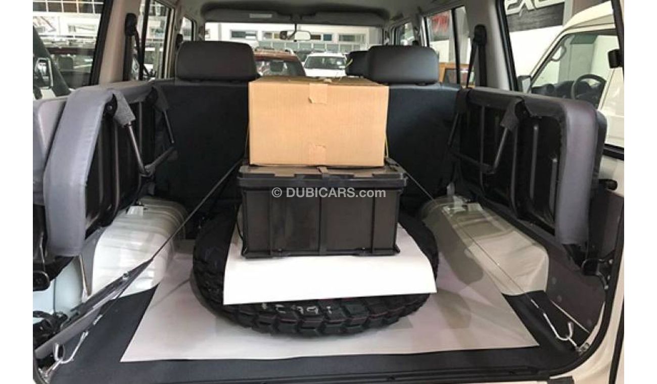 Toyota Land Cruiser Diesel 4.2L MT Hardtop HJ76 V6 5 Doors 10 Seater!