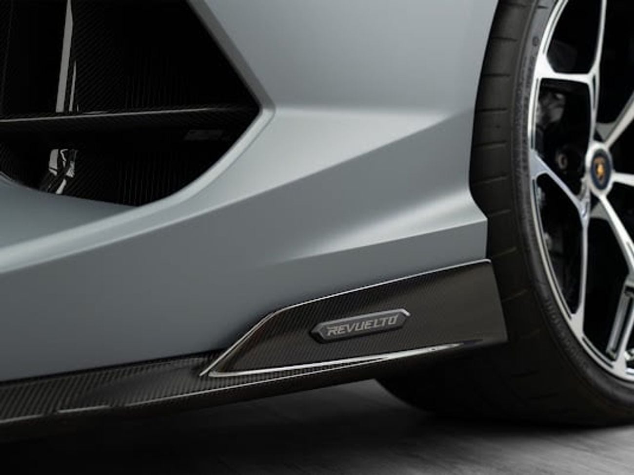 لامبورغيني ريفويلتو 6.5L V12 Hybrid