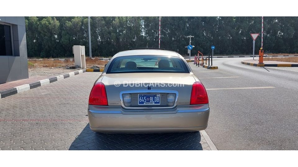 Used Lincoln Town Car very clean car 2007 for sale in Dubai 795880