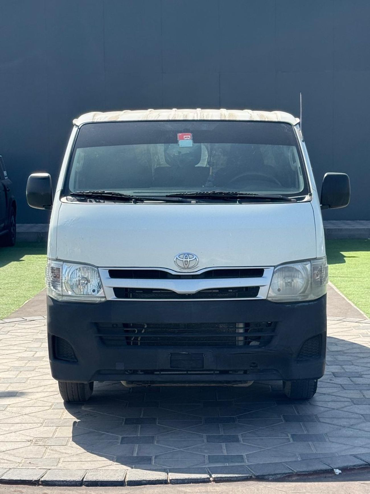 Toyota Hiace GL - Standard Roof 2.7L
