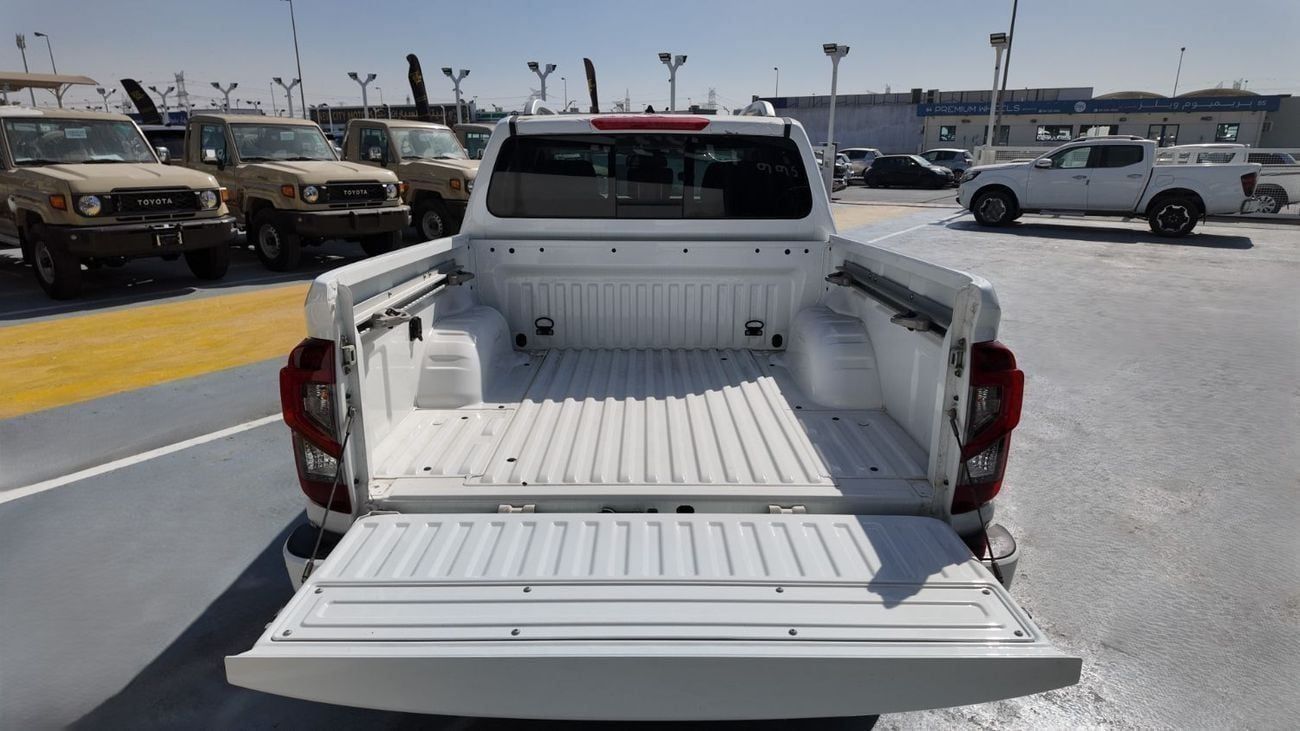 Nissan Navara CSF 2.5L (158 HP) 2025 Nissan Navara DLX CSF | 2.5L Turbo Diesel | 161 HP | Manual | 4x4 | GCC Specs