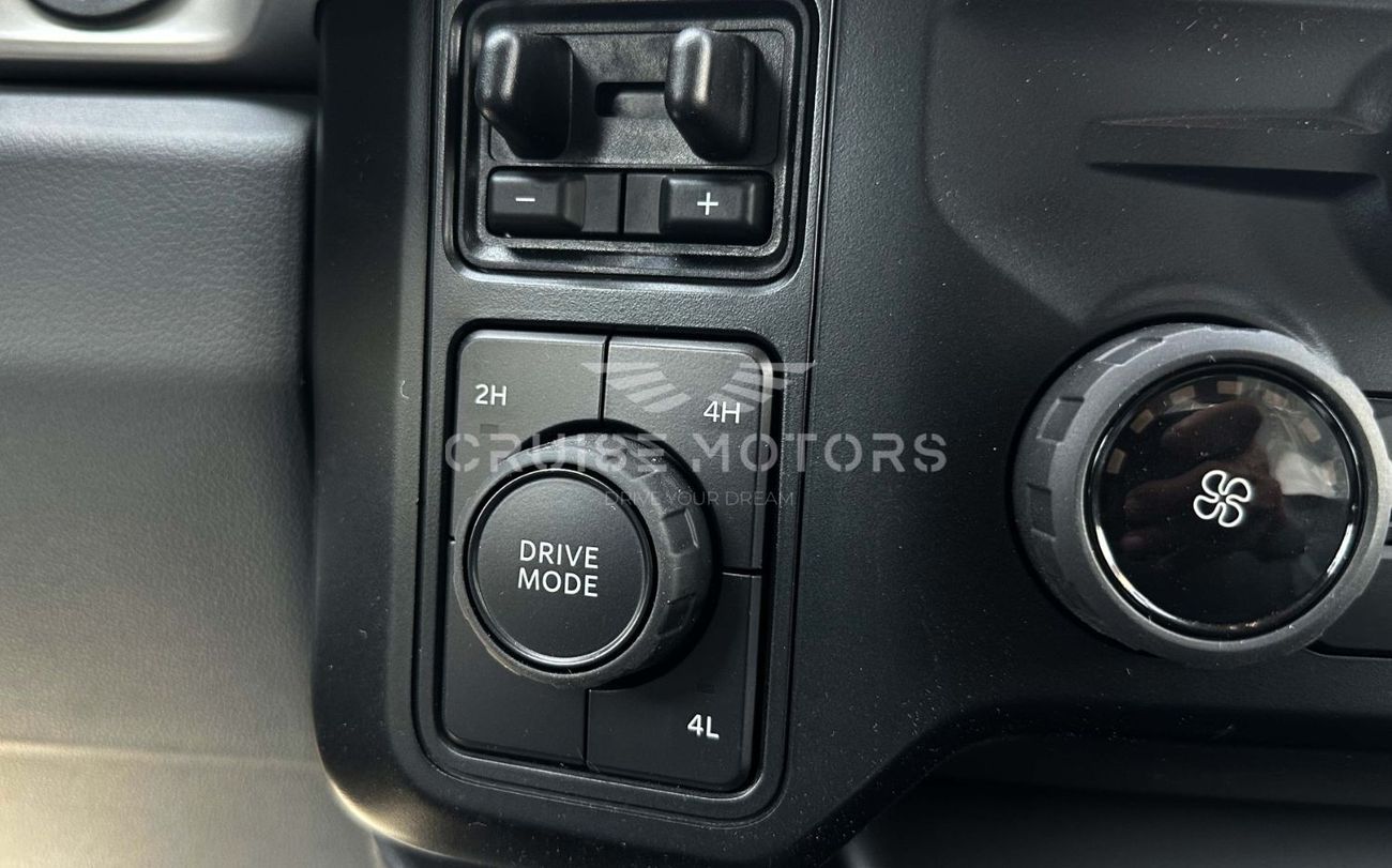 Ford F 350 Automatic - 6.7L - Diesel - Crew Cab - 4WD - 6 Seats - 4 Door