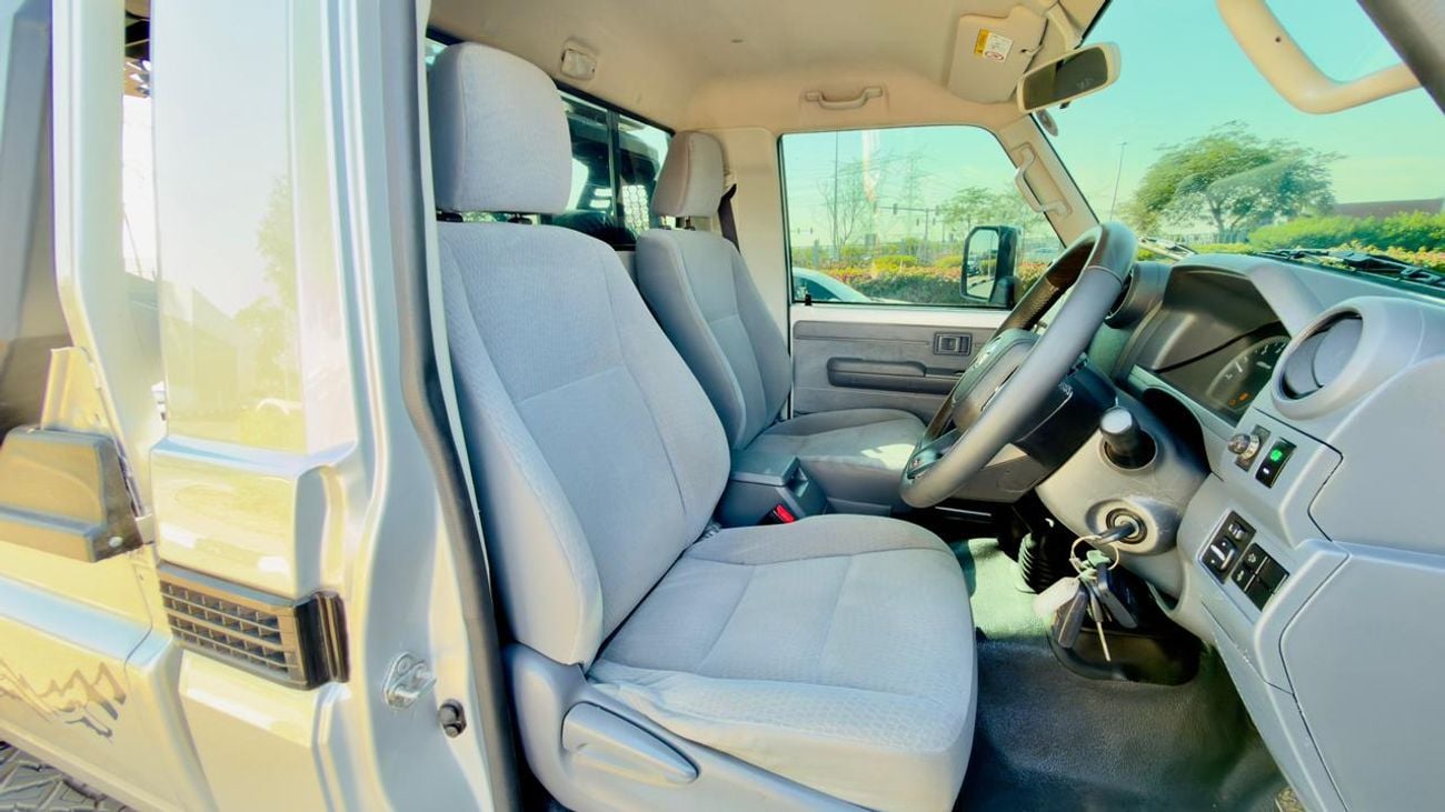 Toyota Land Cruiser Pick Up SINGLE CAB | MODIFIED TO 2025 MODEL | MANUAL TRANSMISSION | GTK SPORTS BAR | 4.5L DIESEL ENGINGE | R