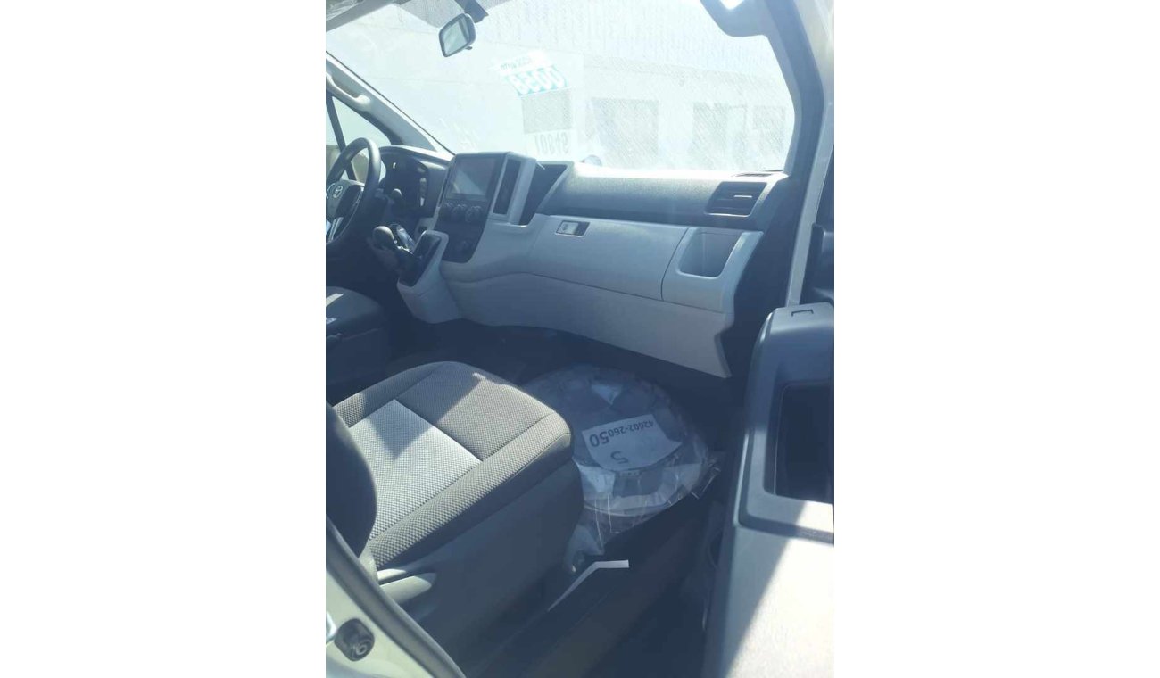 Toyota Hiace 3.5 L , 13 seats , manual