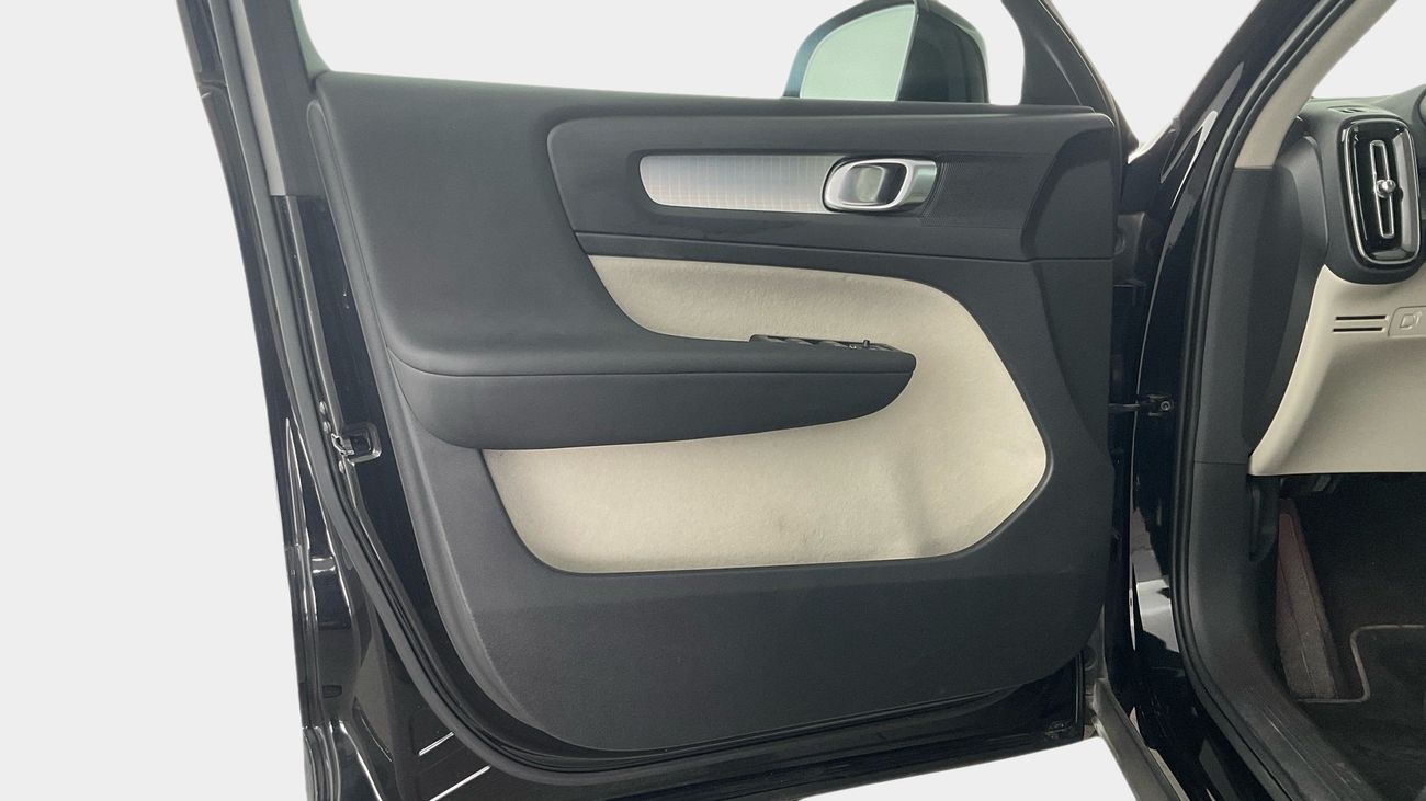 فولفو XC 40 T4 Momentum | شامل الضمان | 0 ﺪﻔﻋﺓ ﺃﻮﻟﻯ