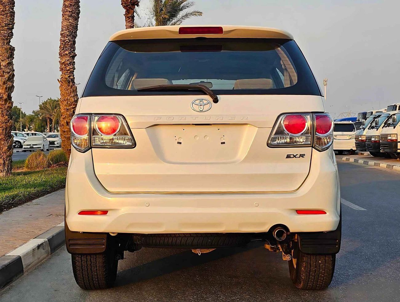Toyota Fortuner V4 GCC/ 4WD/ LOW MILEAGE/ SINGLE OWNER/ NON ACCIDENT/ EXCELLENT CONDITION/ LOT# 65624