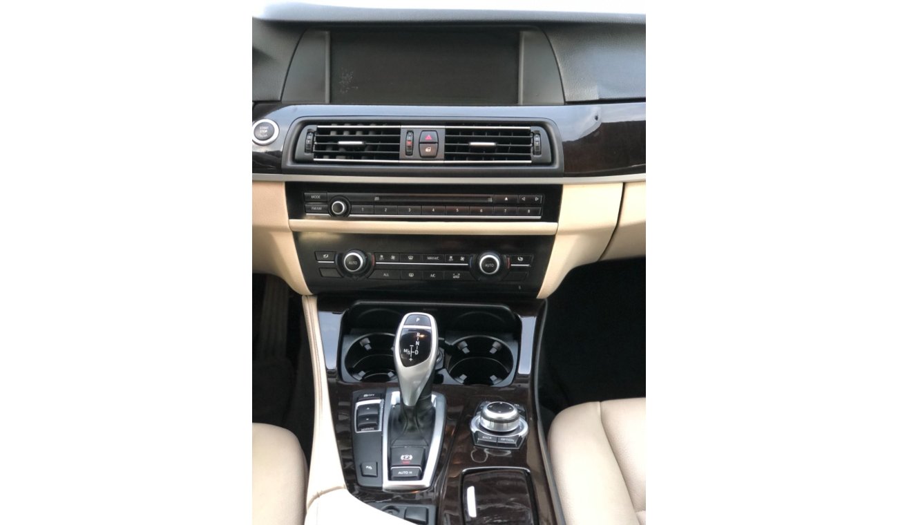 BMW 523i MODEL 2011 GCC CAR PERFECT CONDITION INSIDE AND OUTSIDE FULL OPTION SUN ROOF LEATHER SEATS BACK CAME