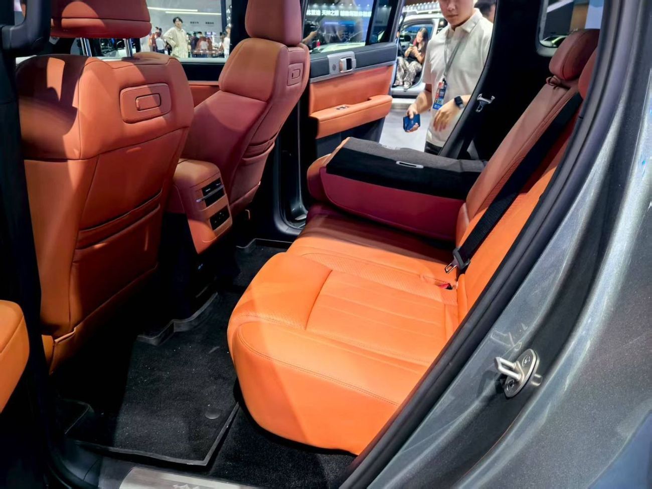 بي واي دي ليوبارد تيتانيوم 7 Max