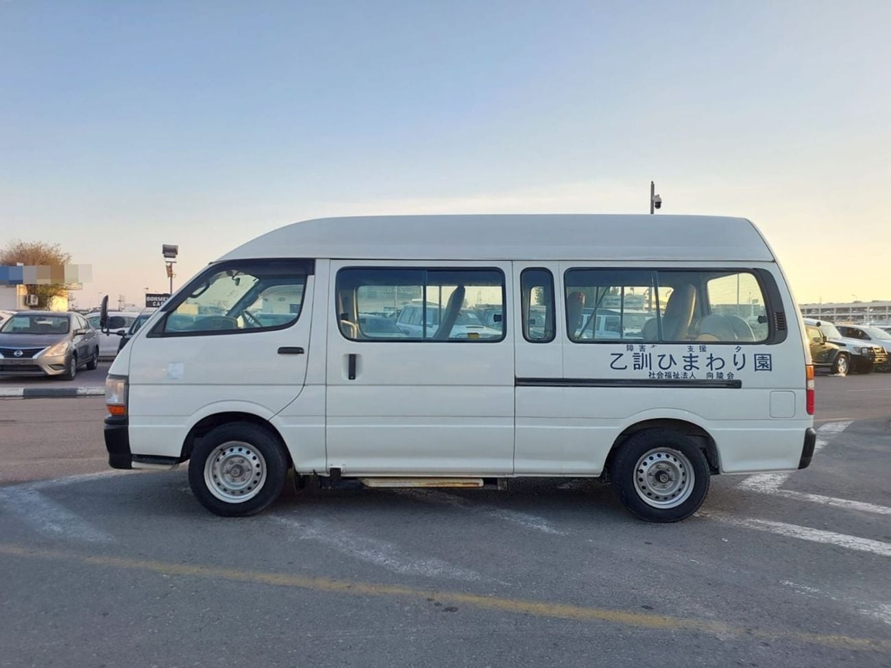 Toyota Hiace TOYOTA HIACE COMMUTER VAN RHD 2001 MODEL 2.4 L PETROL AUTOMATIC(PM06526)
